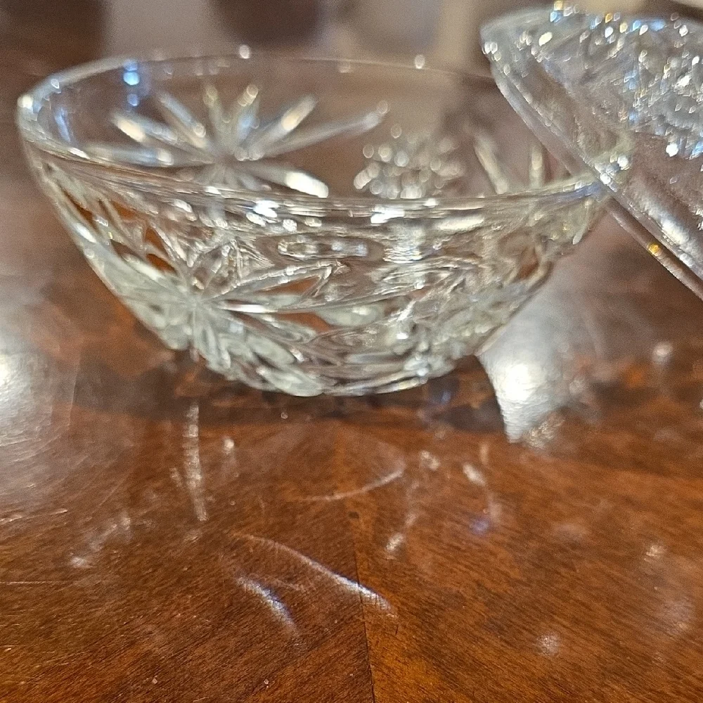 (J44)  Crystal Clear Decorative Small Candy Dish - Picture 6 of 6